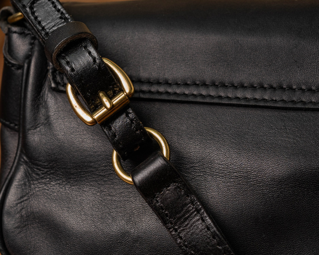 ARROW SLING BAG - Black - Image 5