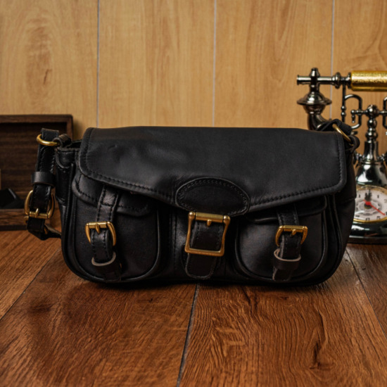 ARROW SLING BAG - Đen